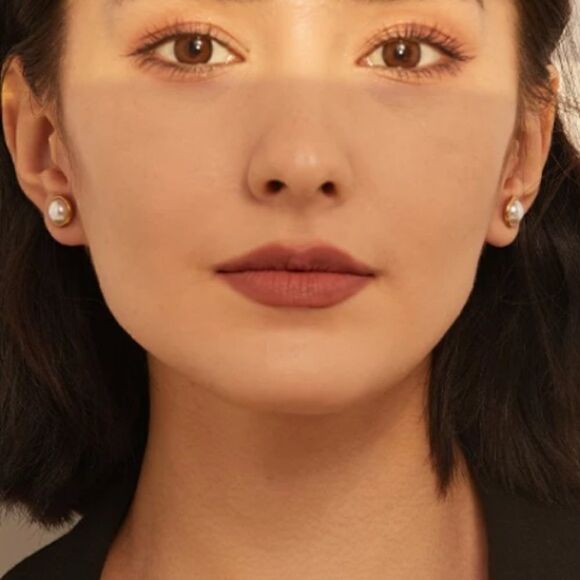 #44 New White Pearl Gold Screw Back Stud Earrings - Picture 4 of 13